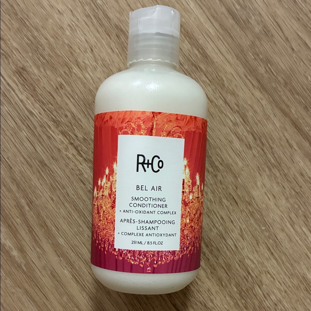R+Co Bel Air Smoothing Conditioner in Red and White